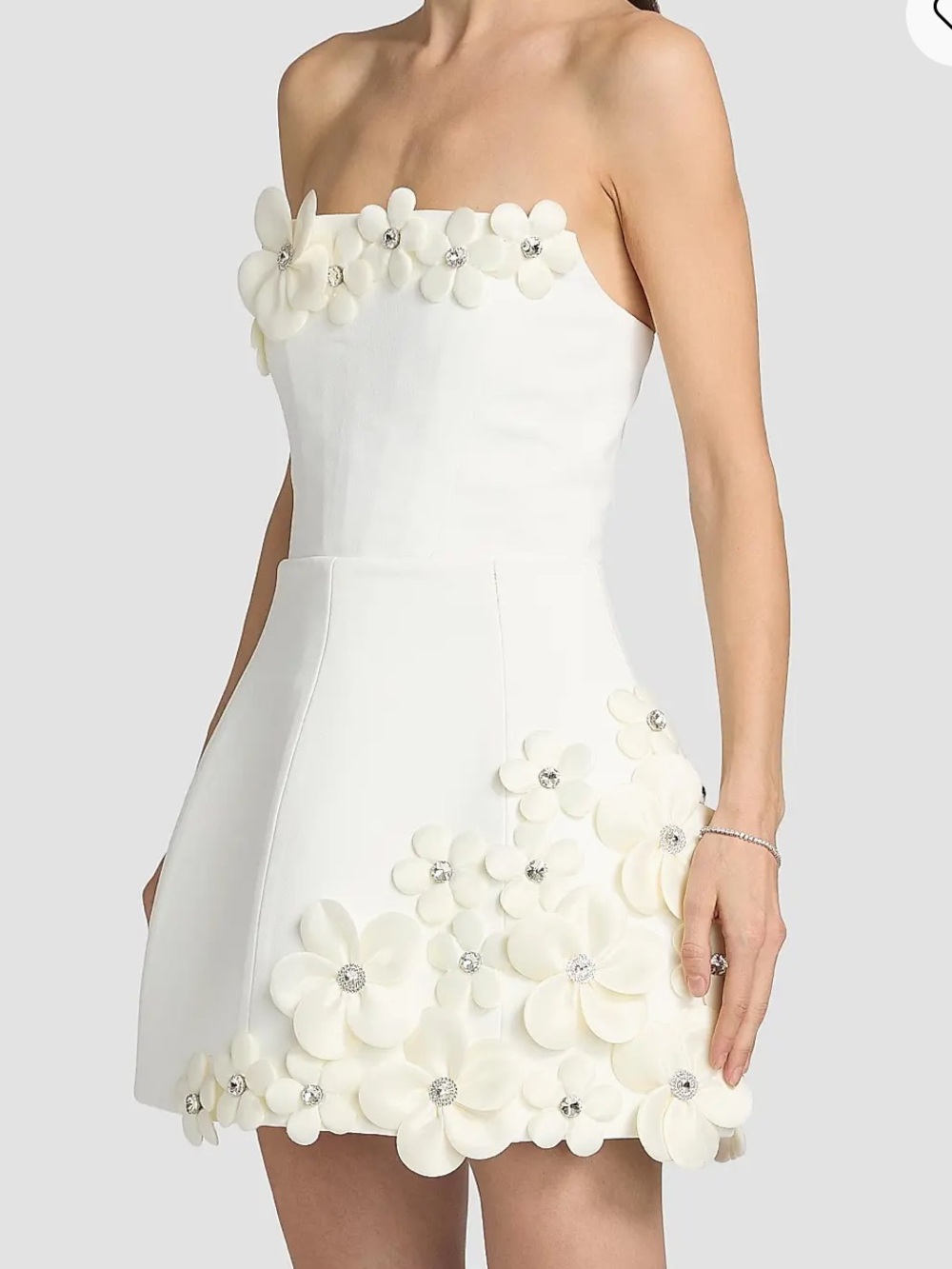 Bronx Banco
Estelle 3D Floral Strapless Minidress - Picture 4 of 8